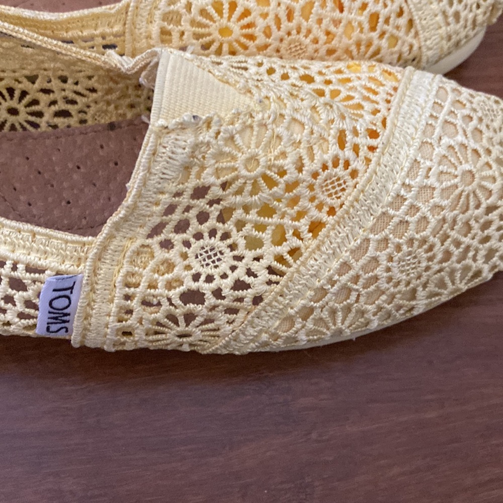 Toms - Picture 4 of 5